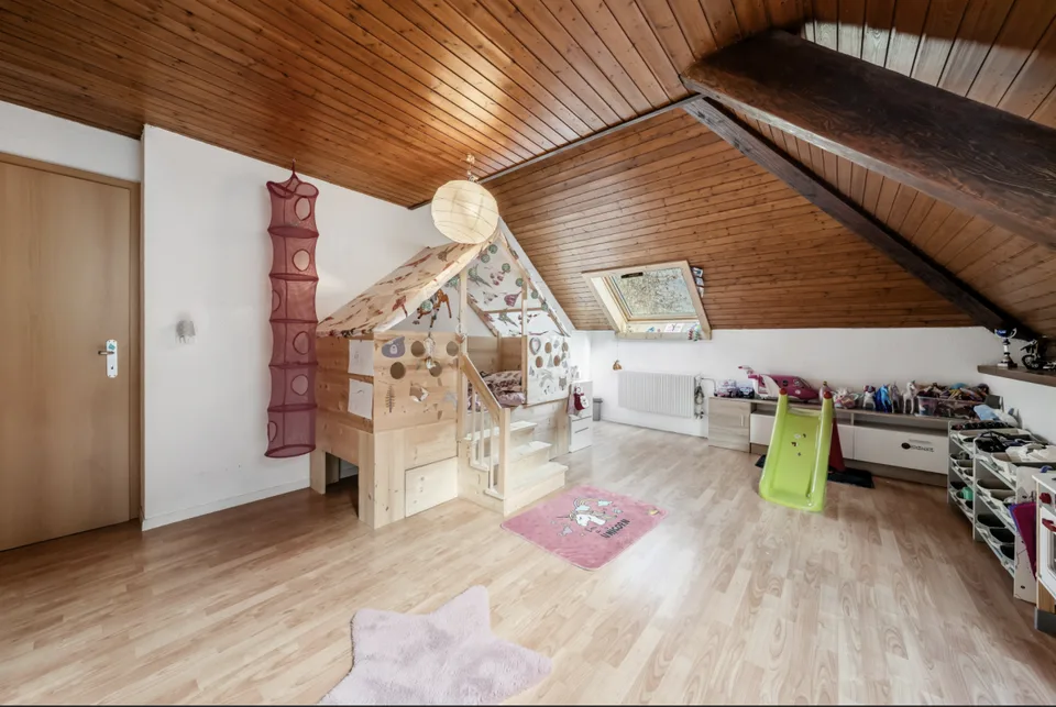 Bella casa con appartamento indipendente e terreno di 4'500 m2