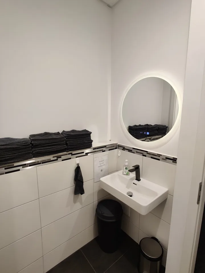 #15.3 Laboratorio moderno 5m² con aria condizionata, ventilazione, LAN, WLAN, videosorveglianza, parcheggio, centrale