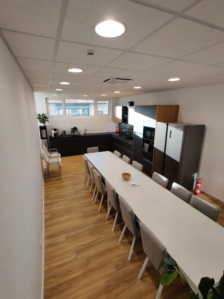 #15.3 Laboratorio moderno 5m² con aria condizionata, ventilazione, LAN, WLAN, videosorveglianza, parcheggio, centrale