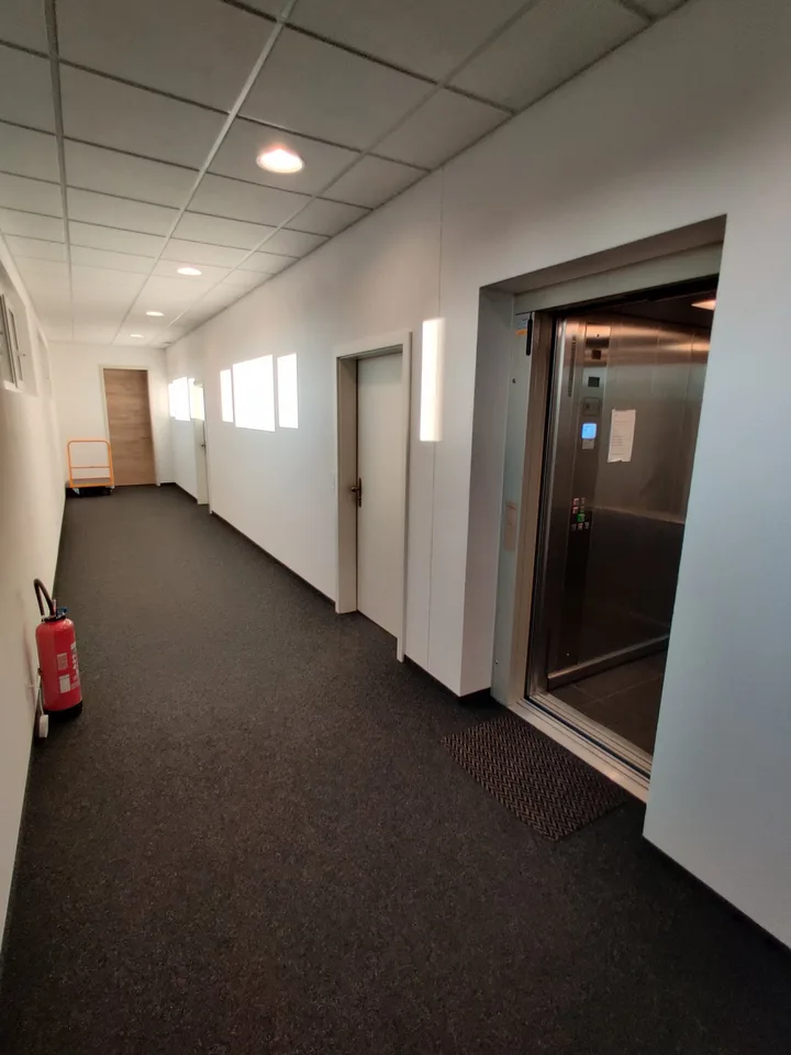#15.3 Laboratorio moderno 5m² con aria condizionata, ventilazione, LAN, WLAN, videosorveglianza, parcheggio, centrale