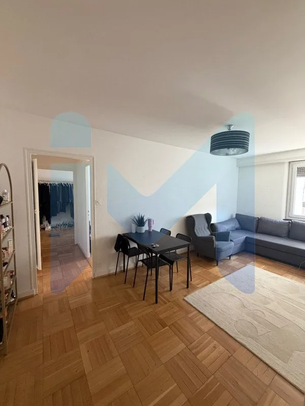 Appartement de 4 pièces au 1er étage situé à Acacias 1227