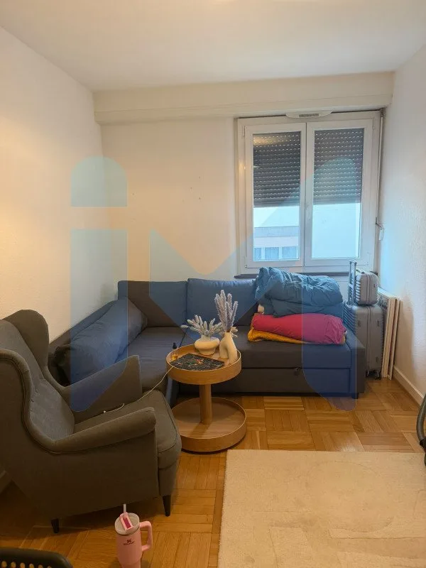 Appartement de 4 pièces au 1er étage situé à Acacias 1227