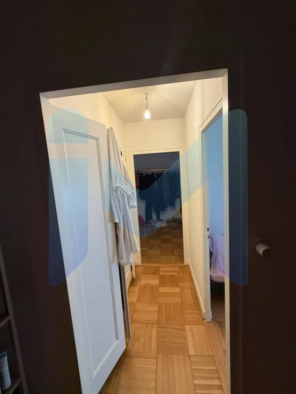 Appartement de 4 pièces au 1er étage situé à Acacias 1227