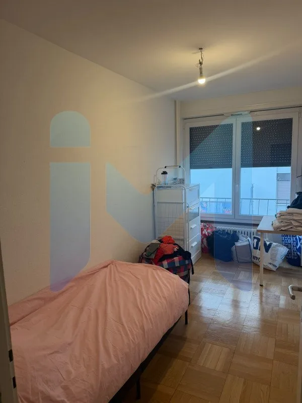 Appartement de 4 pièces au 1er étage situé à Acacias 1227