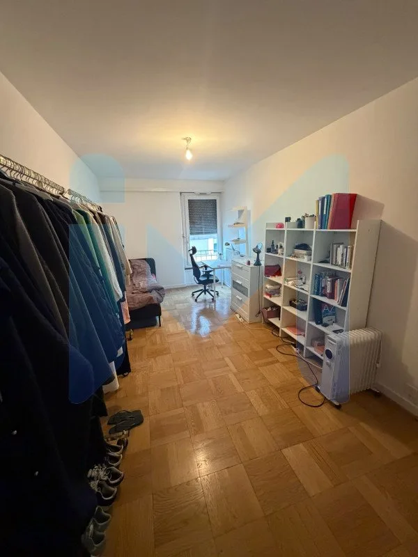 Appartement de 4 pièces au 1er étage situé à Acacias 1227