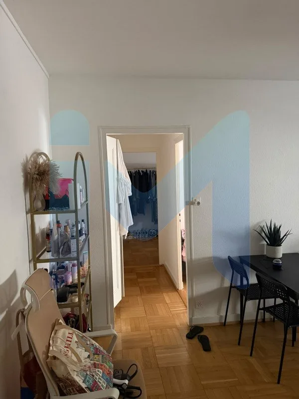 Appartement de 4 pièces au 1er étage situé à Acacias 1227