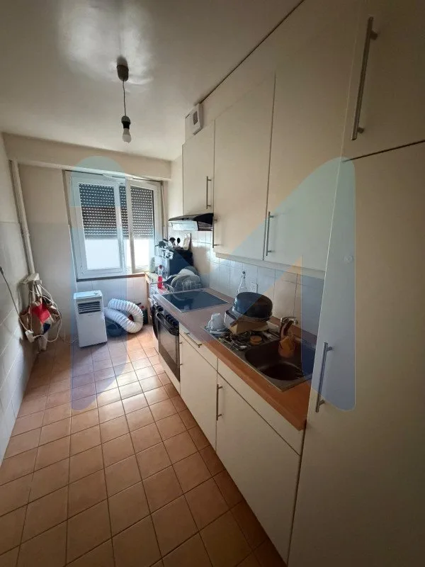 Appartement de 4 pièces au 1er étage situé à Acacias 1227