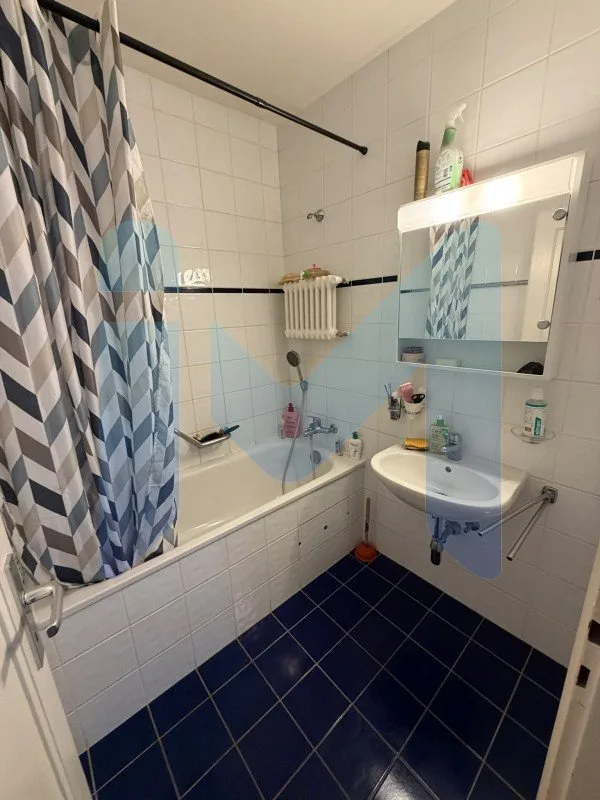 Appartement de 4 pièces au 1er étage situé à Acacias 1227