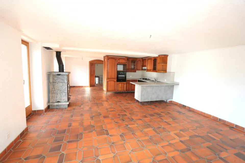 Maison de 2 appartements 3,5 pièces + 1 studio indépendant, Grand potentiel !