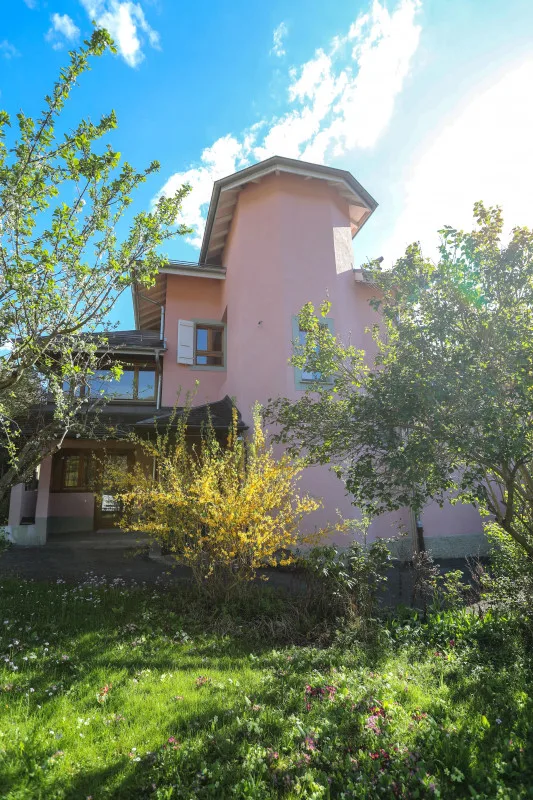 Maison de 2 appartements 3,5 pièces + 1 studio indépendant, Grand potentiel !