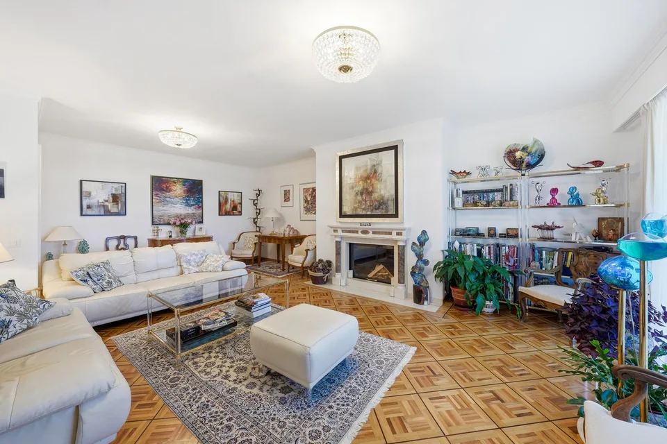Ampio appartamento di 6.5 locali con vista e balcone a Losanna