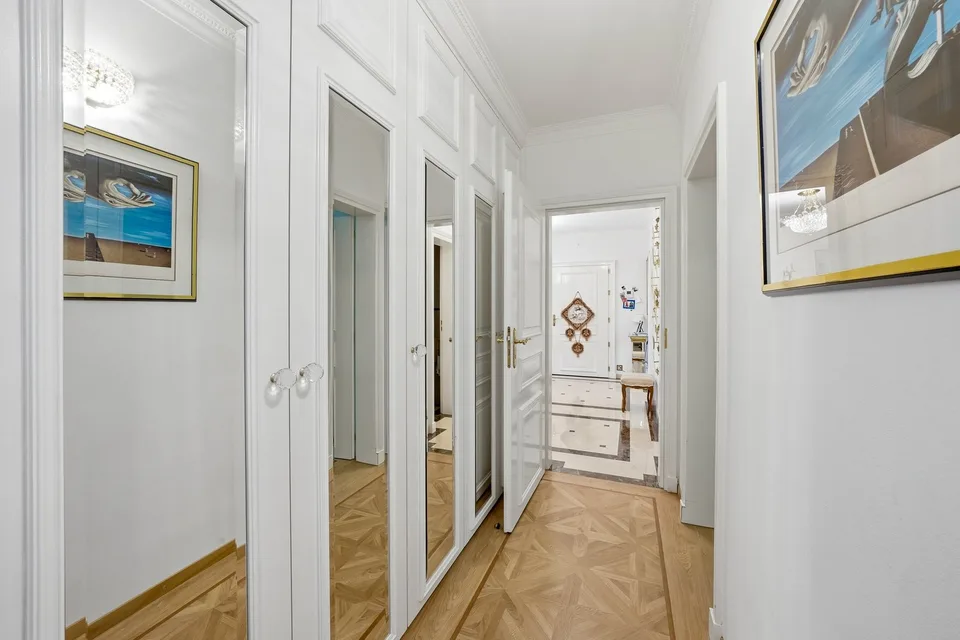 Ampio appartamento di 6.5 locali con vista e balcone a Losanna