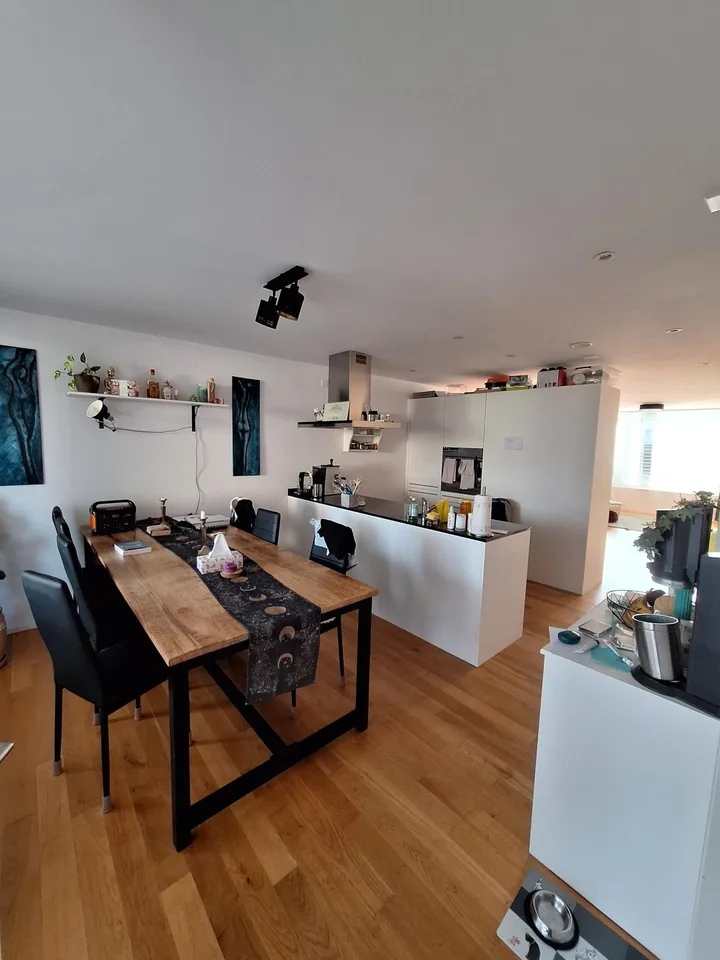 Schöne 2.5 Zimmerwohnung direkt am Rhein
