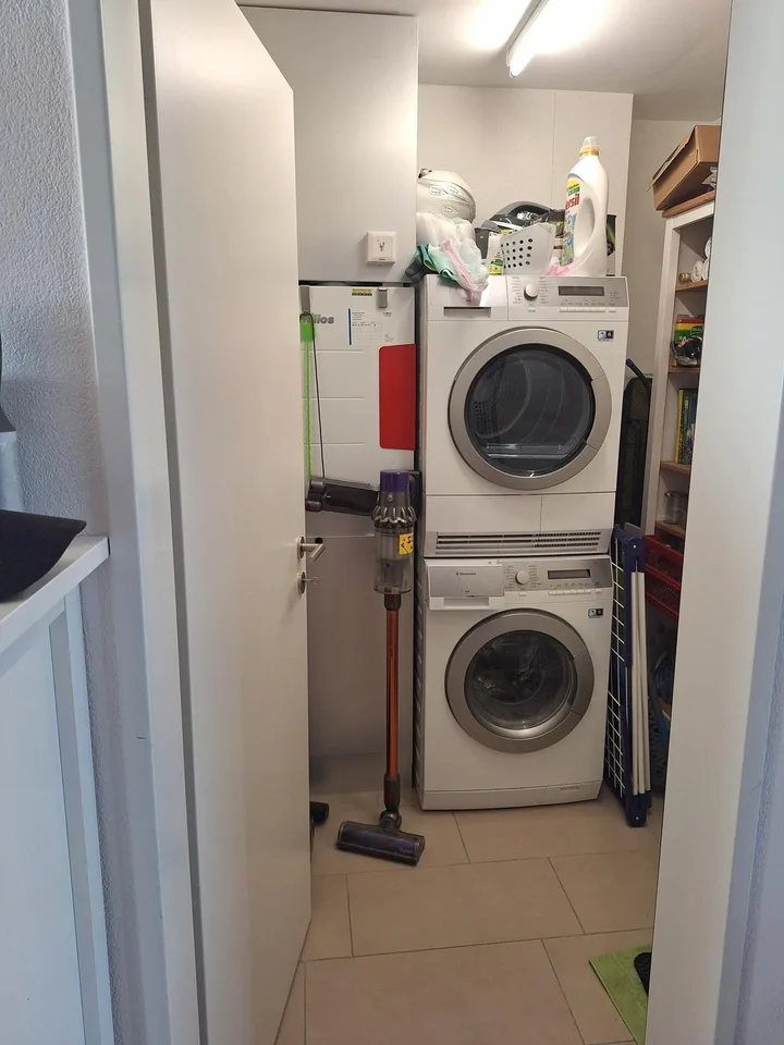 Beautiful 2.5 room apartment directly on the Rhine
