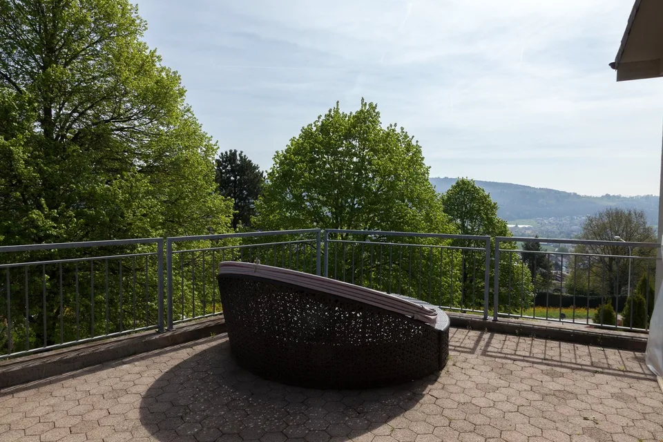2.5-room apartment with large seating area including parking space