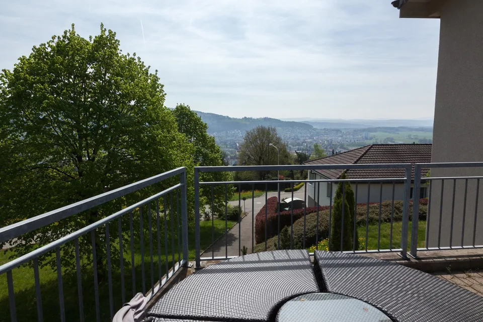 2.5-room apartment with large seating area including parking space