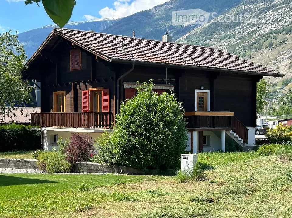Completely renovated single-family house (approx. 160 m²) in Raron – immediately available