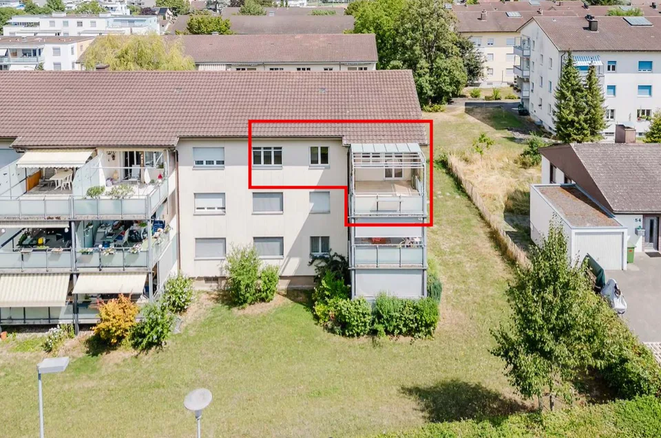 Helle 3.5-Zimmer-Wohnung mit Balkon und schöner Aussicht in Port