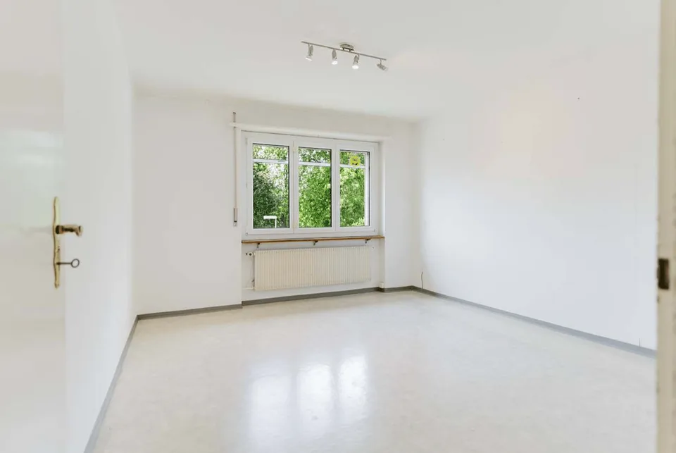 Bright 3.5-room apartment with balcony and beautiful view in Port