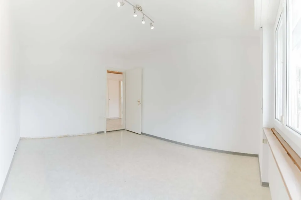 Bright 3.5-room apartment with balcony and beautiful view in Port