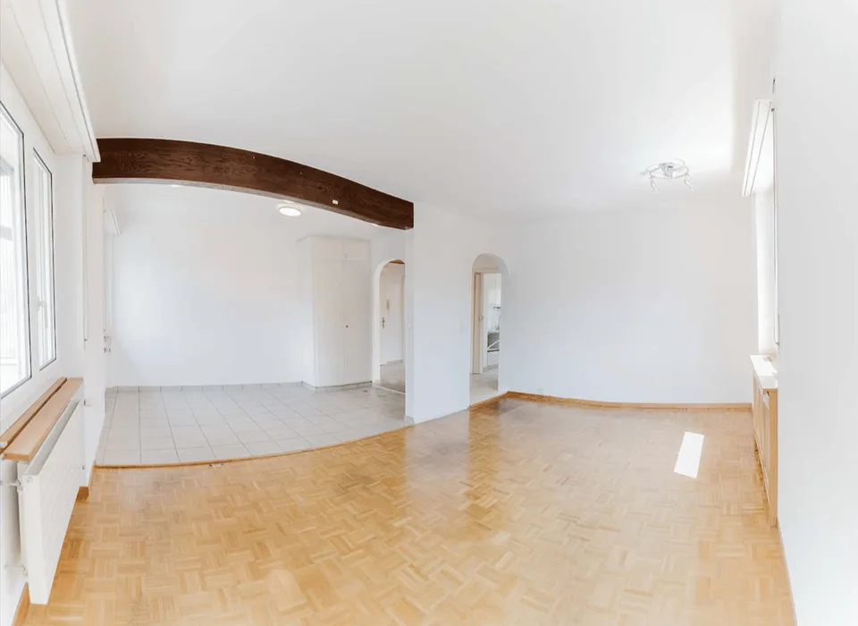 Bright 3.5-room apartment with balcony and beautiful view in Port