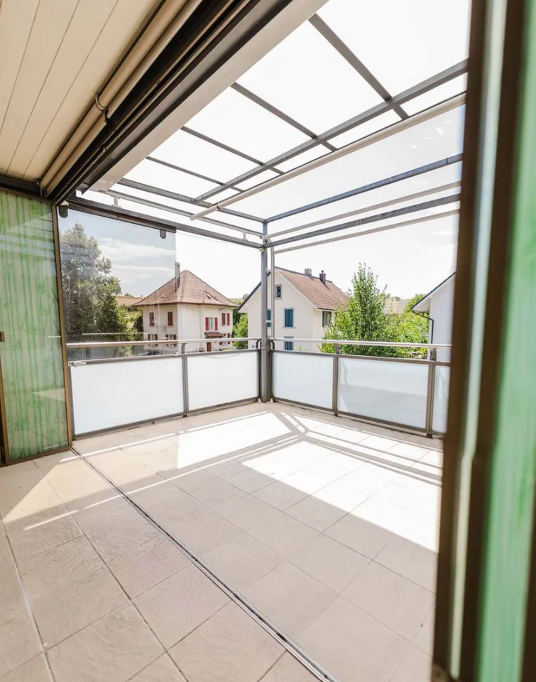 Bright 3.5-room apartment with balcony and beautiful view in Port