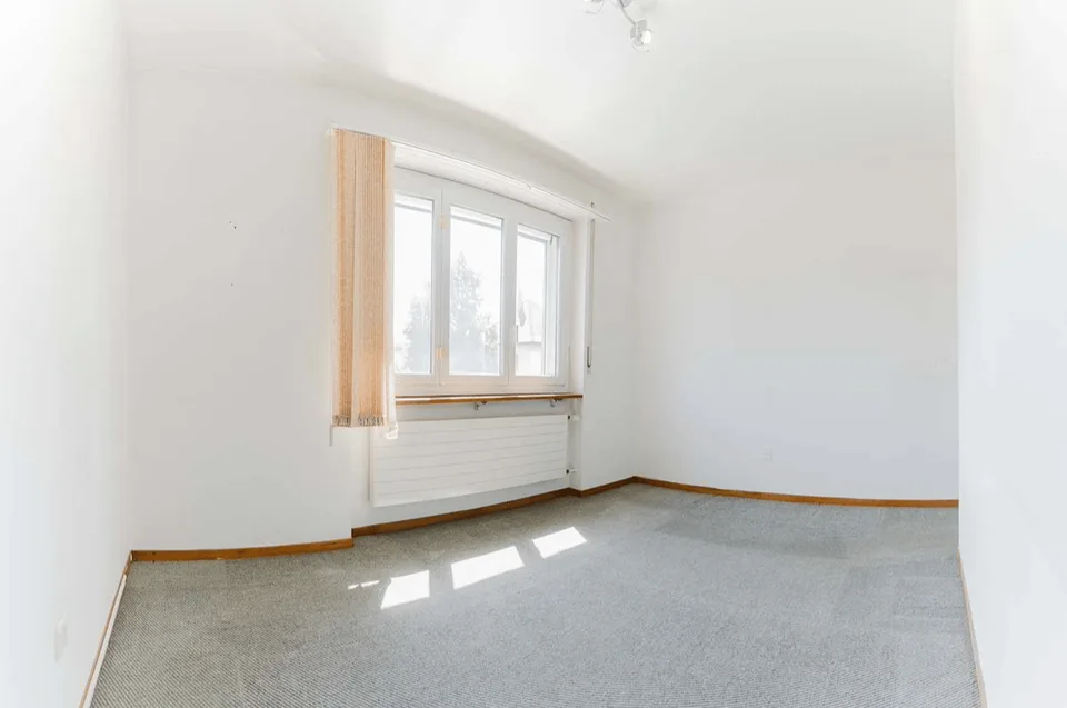 Bright 3.5-room apartment with balcony and beautiful view in Port
