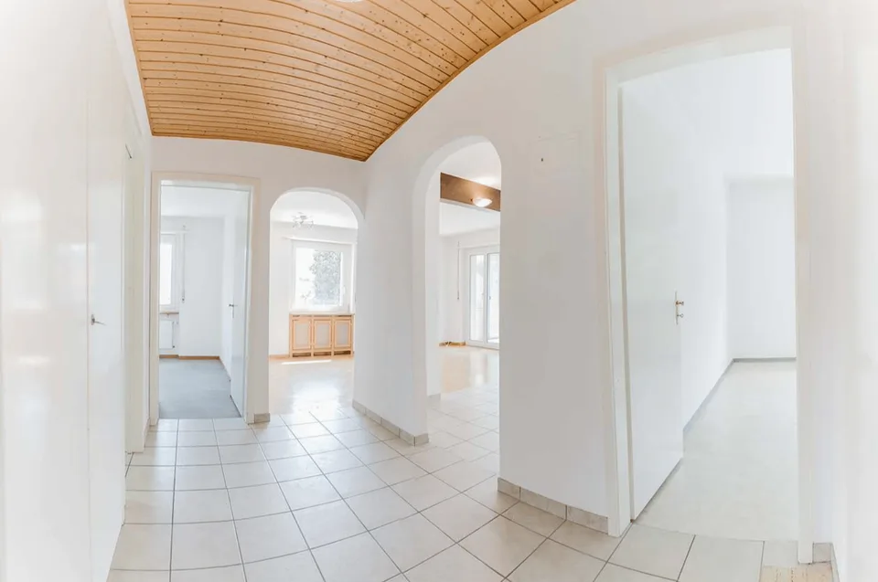 Bright 3.5-room apartment with balcony and beautiful view in Port