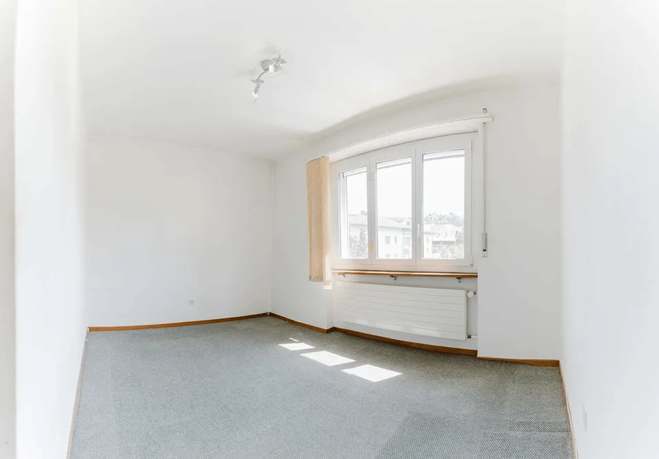 Bright 3.5-room apartment with balcony and beautiful view in Port