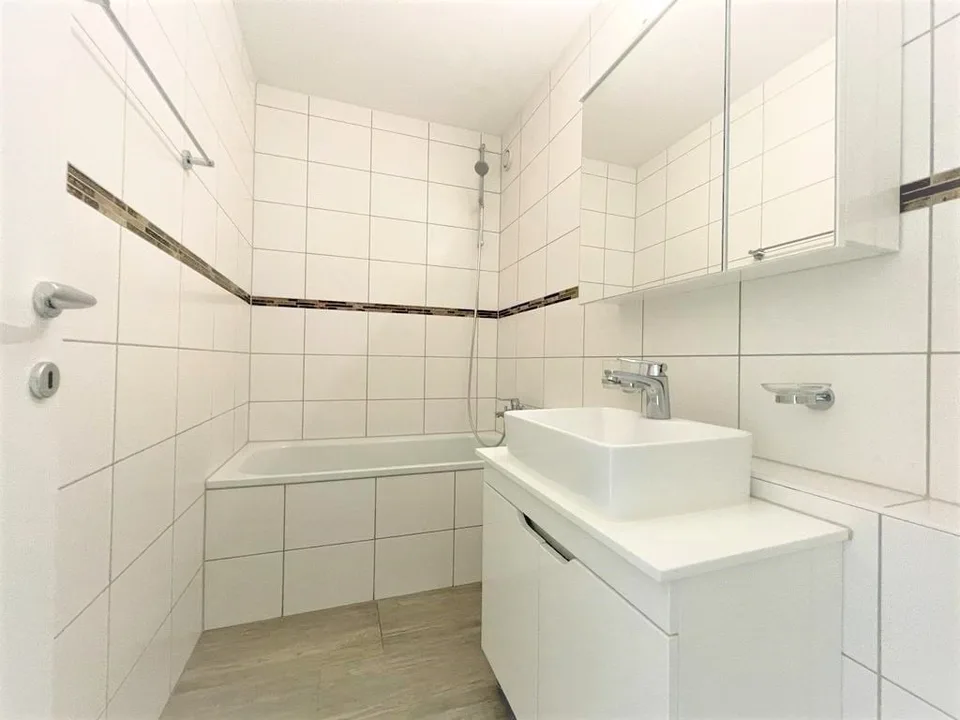 Modern 3.5-room apartment with mountain view in Bellach