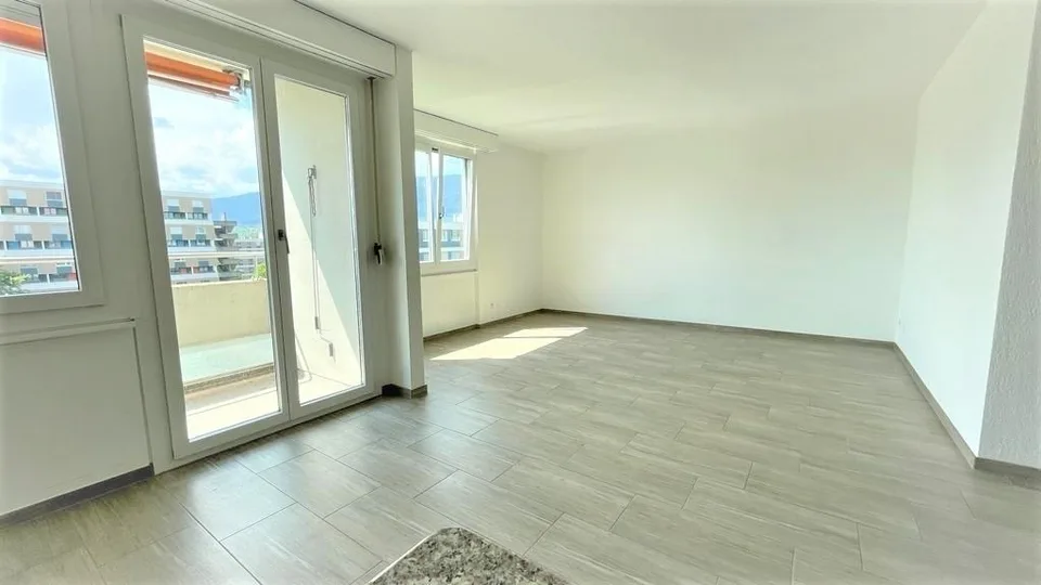 Modern 3.5-room apartment with mountain view in Bellach