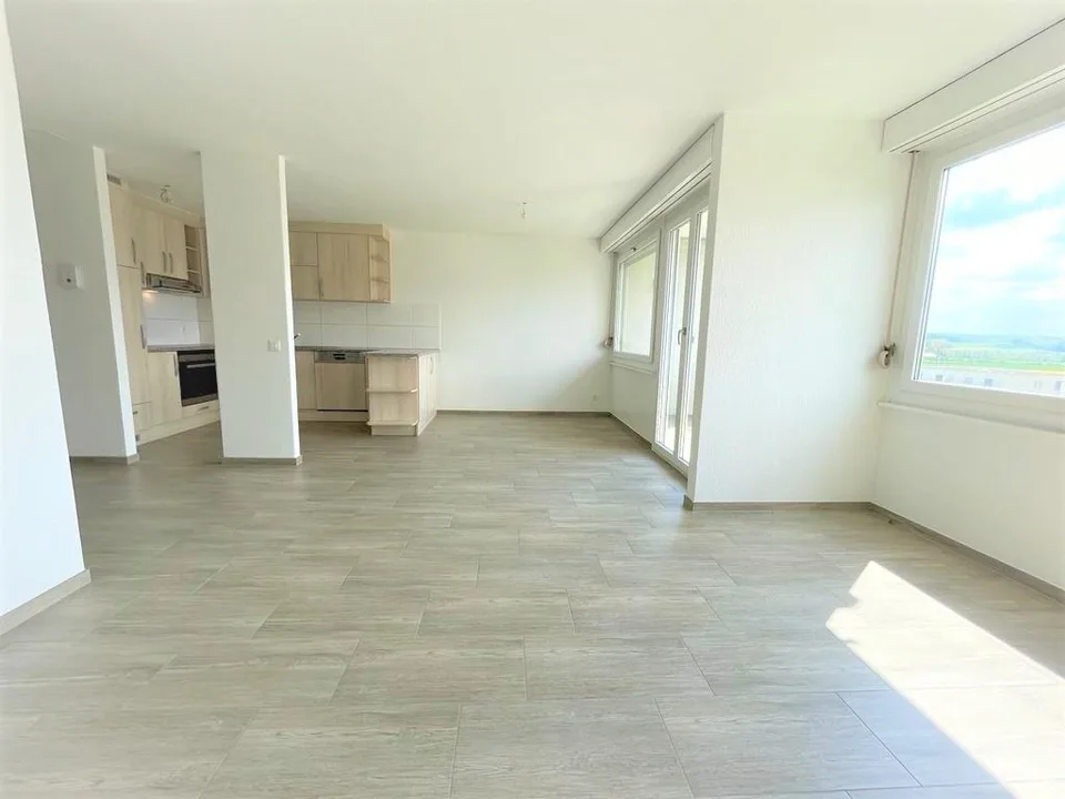 Modern 3.5-room apartment with mountain view in Bellach