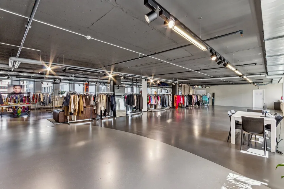 Trendy office/showroom space with versatile usage possibilities
