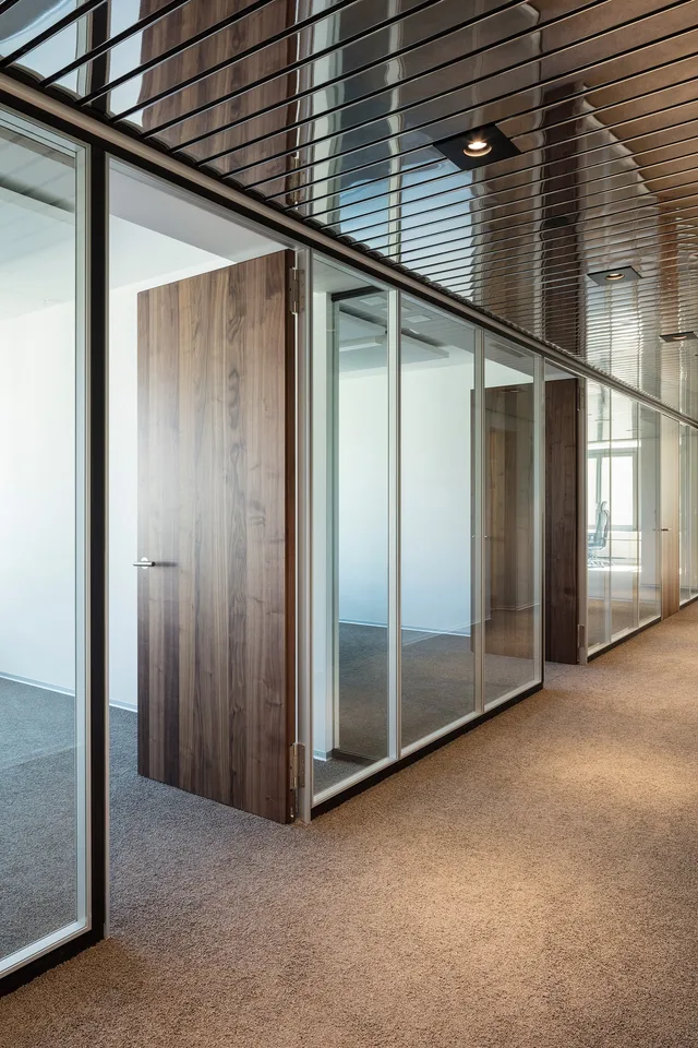 PLUG & WORK - Casa aziendale con terrazza e molti parcheggi