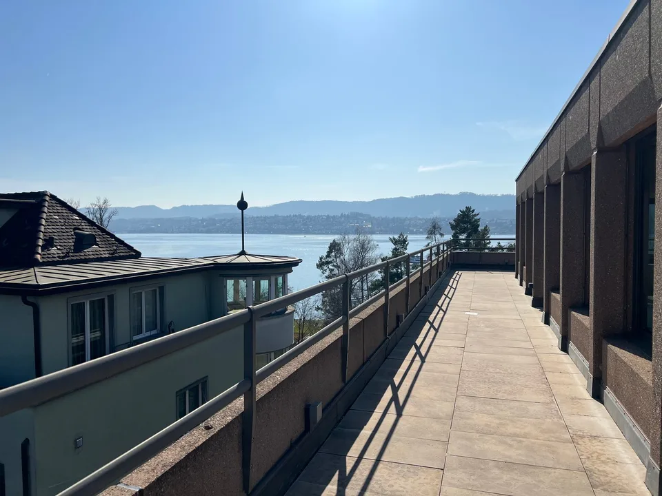 PLUG & WORK - Casa aziendale con terrazza e molti parcheggi