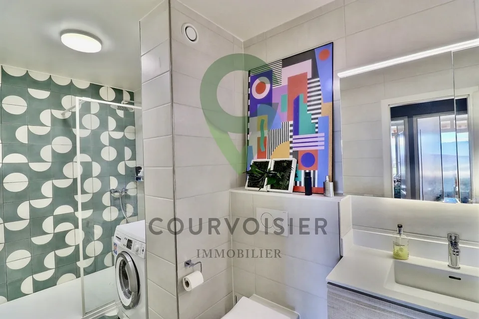 Appartement à rafraîchir avec vue dégagée et piscine de résidence