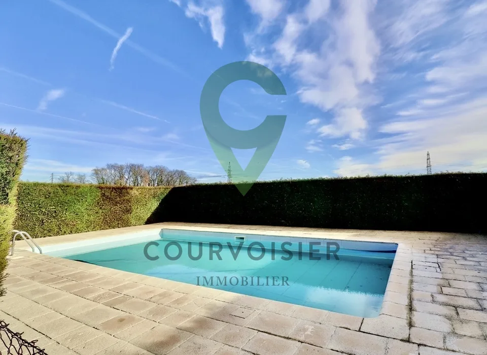 Appartement à rafraîchir avec vue dégagée et piscine de résidence
