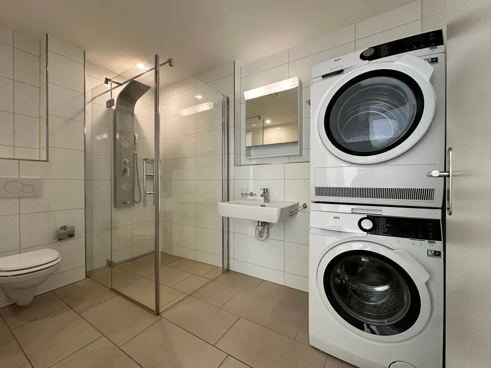 Appartement moderne de 3,5 pièces avec ascenseur et tour de lavage privée