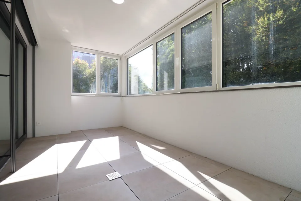 Appartement moderne de 3,5 pièces avec ascenseur et tour de lavage privée
