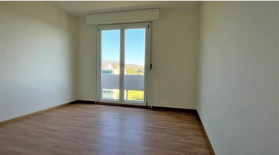 Helle 4.5-Zimmer-Wohnung mit Balkon in Bellach – sofort verfügbar!