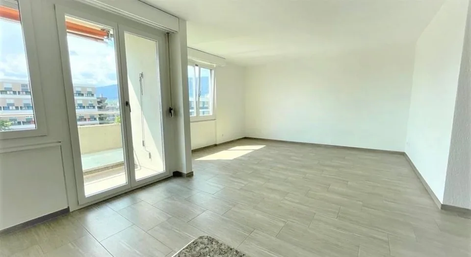 Helle 4.5-Zimmer-Wohnung mit Balkon in Bellach – sofort verfügbar!