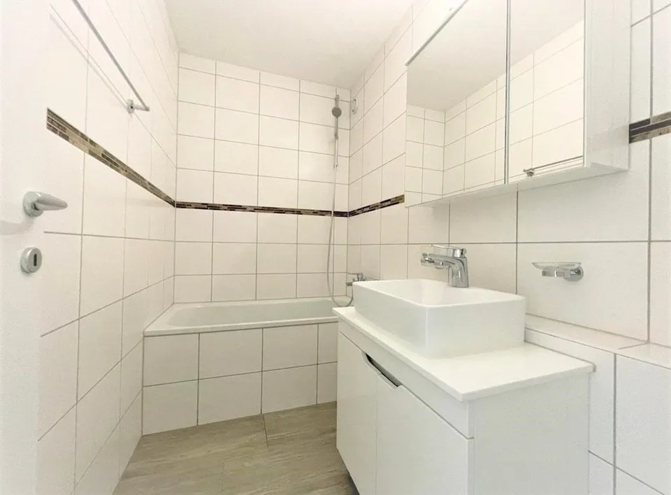 Helle 4.5-Zimmer-Wohnung mit Balkon in Bellach – sofort verfügbar!