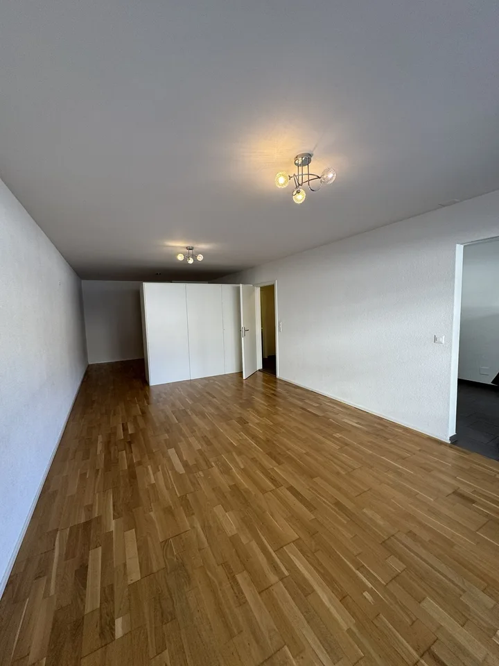 Appartement 2 pièces au centre, situé dans le quartier 4, à louer !