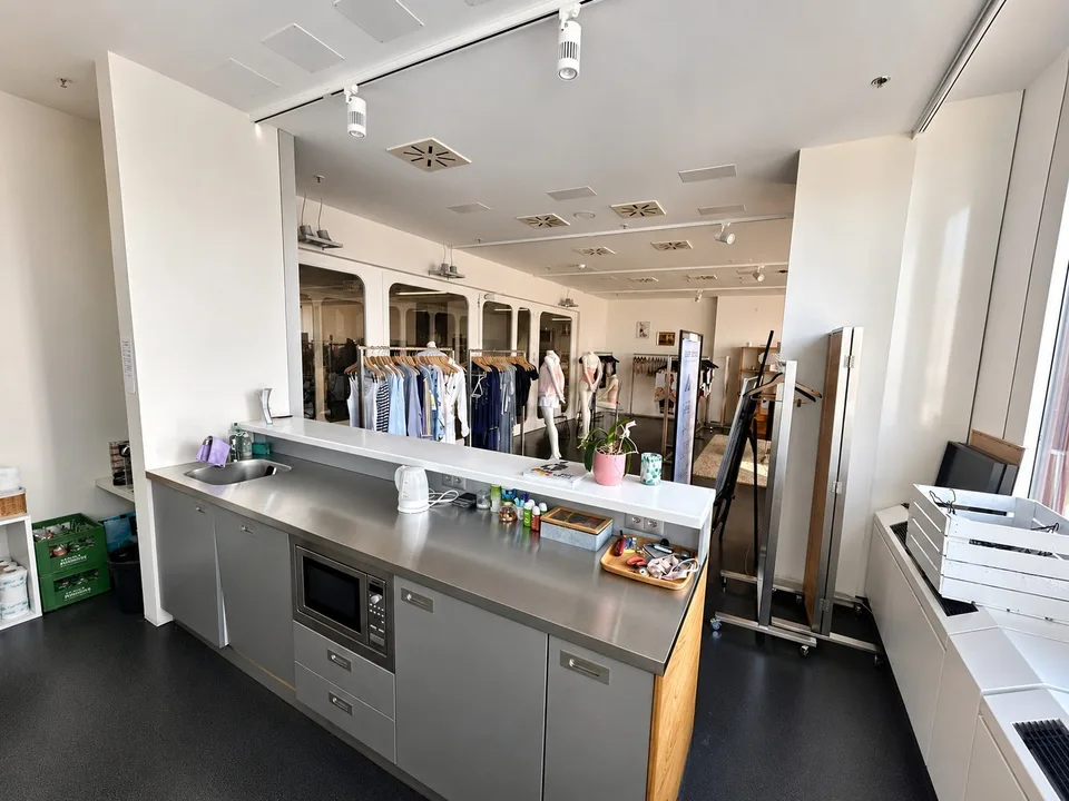 Commercial space in TMC No. 460