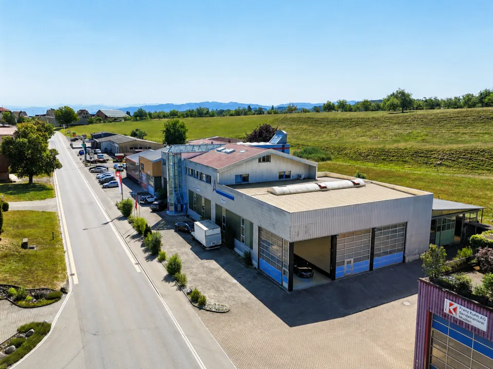 Versatile Commercial Spaces: Office, Hobby and Storage in Muolen