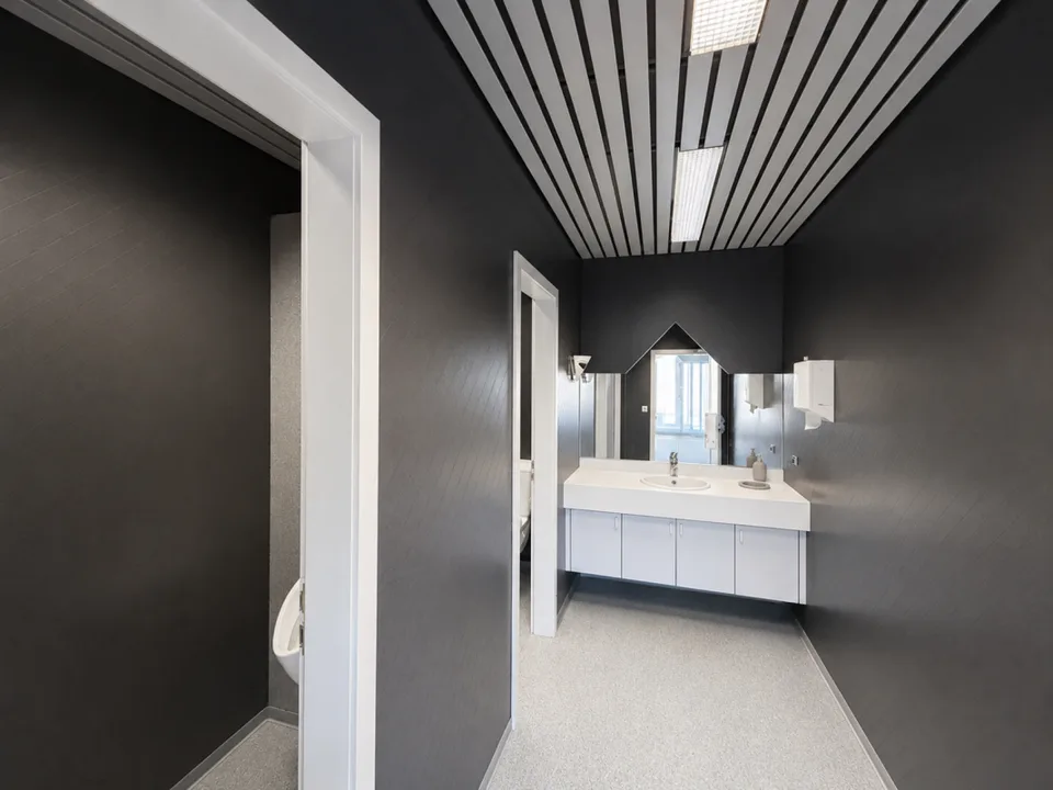 Versatile Commercial Spaces: Office, Hobby and Storage in Muolen