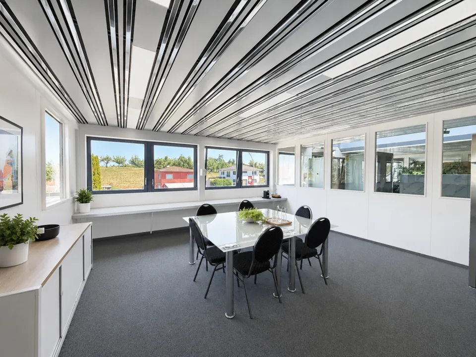 Versatile Commercial Spaces: Office, Hobby and Storage in Muolen