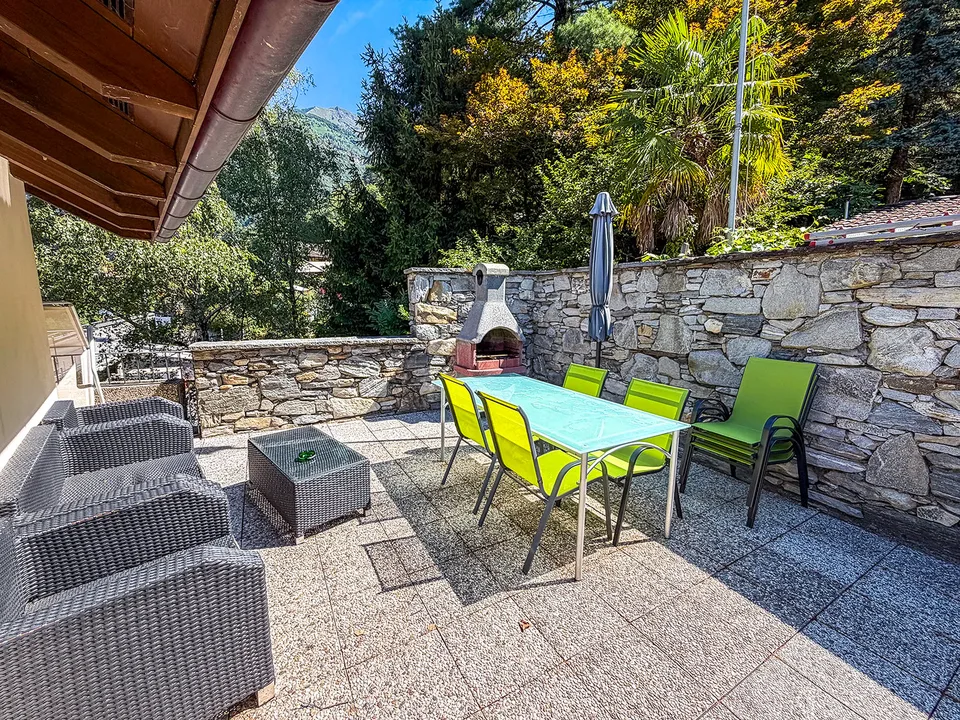 Casa con 4 appartamenti - Haus mit 4 Wohnungen - Vogorno
