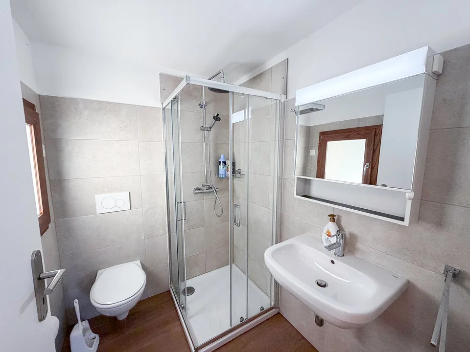 Casa con 4 appartamenti - Haus mit 4 Wohnungen - Vogorno