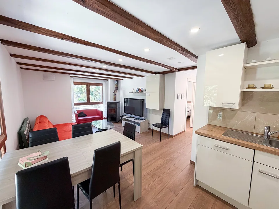 Casa con 4 appartamenti - Haus mit 4 Wohnungen - Vogorno